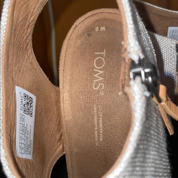 Toms Cream and Brown Heels with Chunky Wooden Heel - Picture 2 of 4